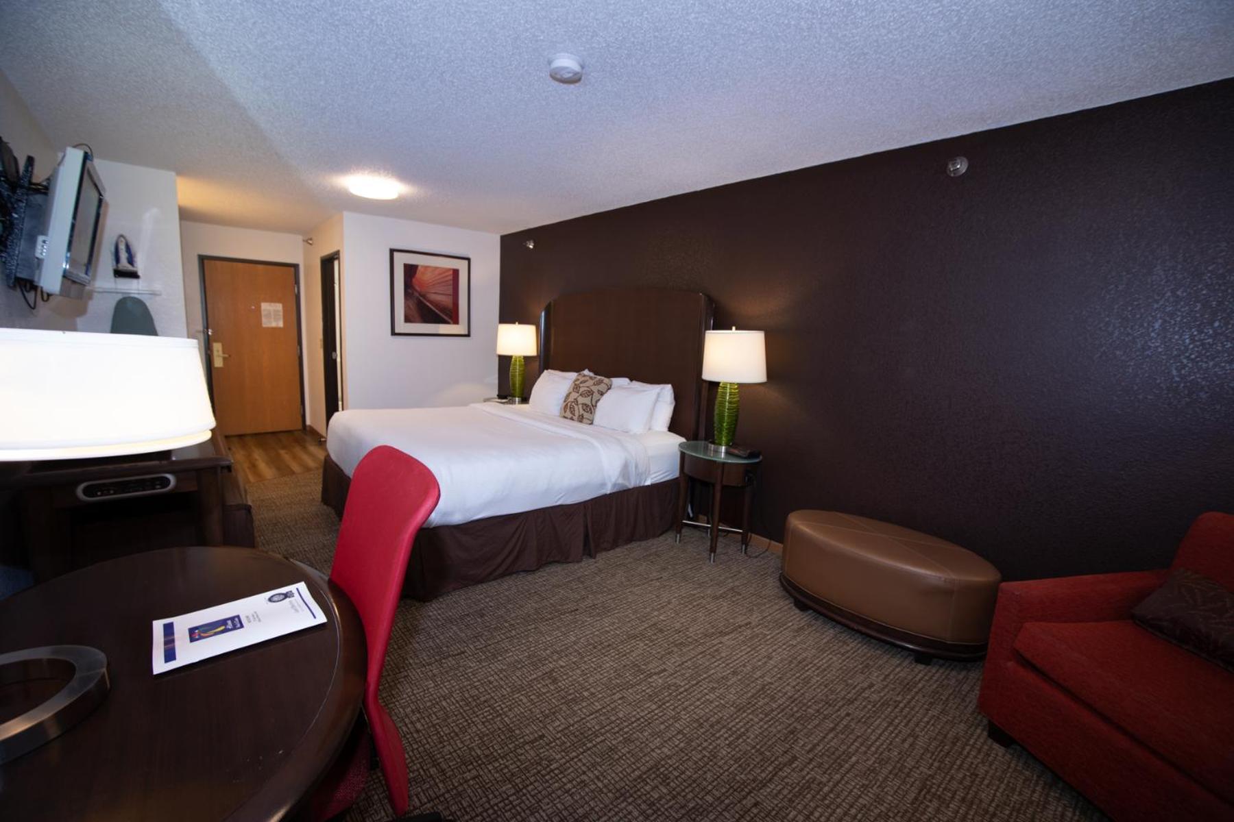& Suites, A Howard Johnson By Wyndham Alliance