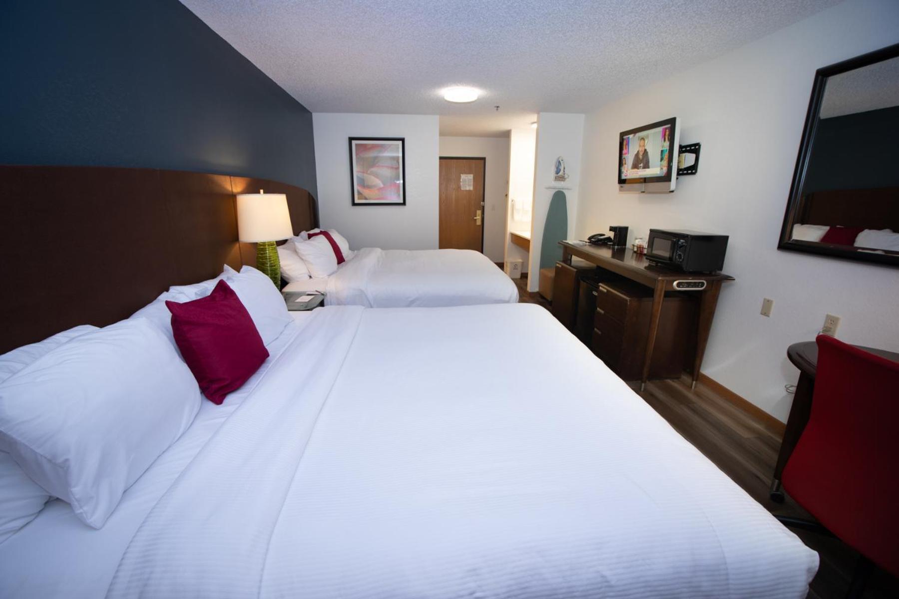 & Suites, A Howard Johnson By Wyndham Hotel
