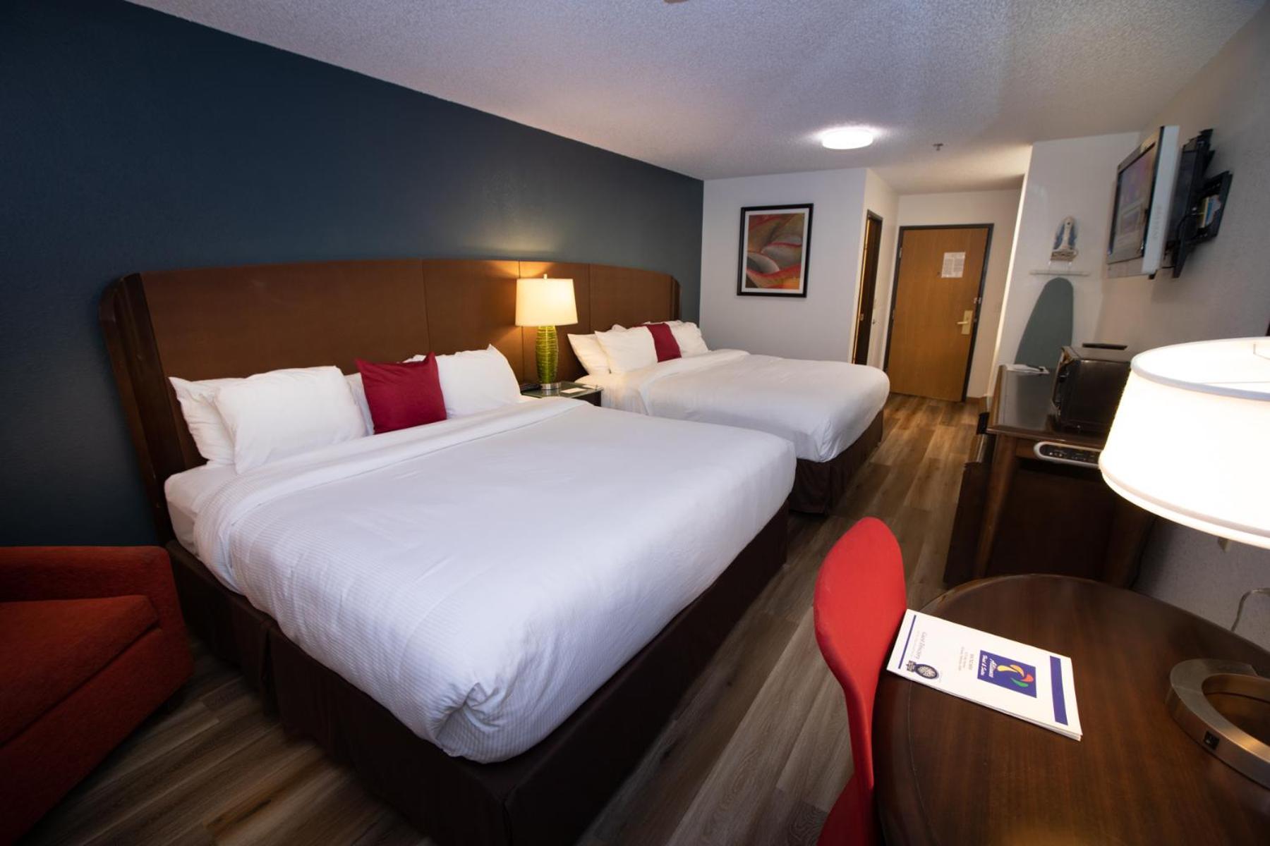 & Suites, A Howard Johnson By Wyndham Alliance