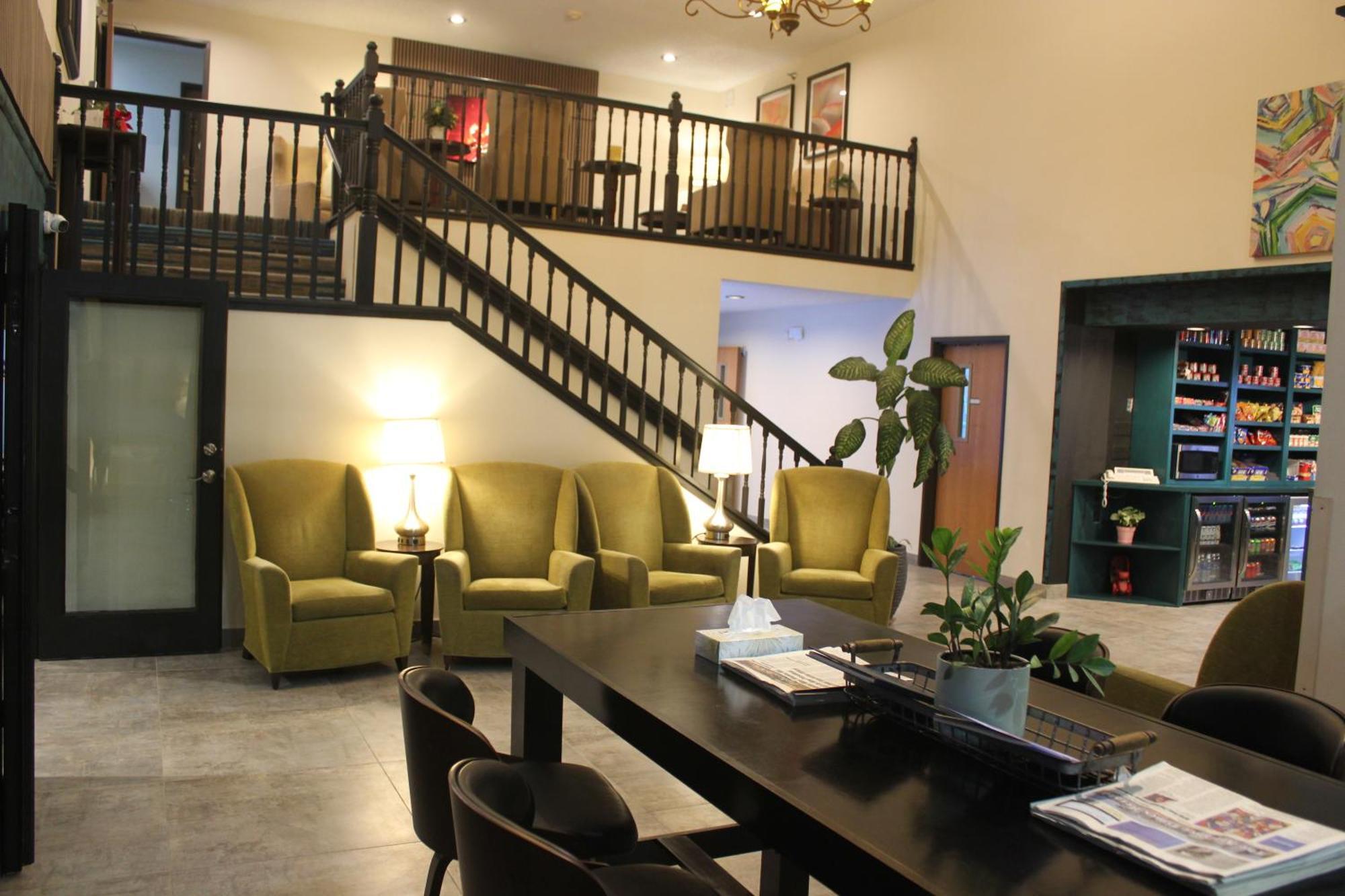 & Suites, A Howard Johnson By Wyndham Alliance