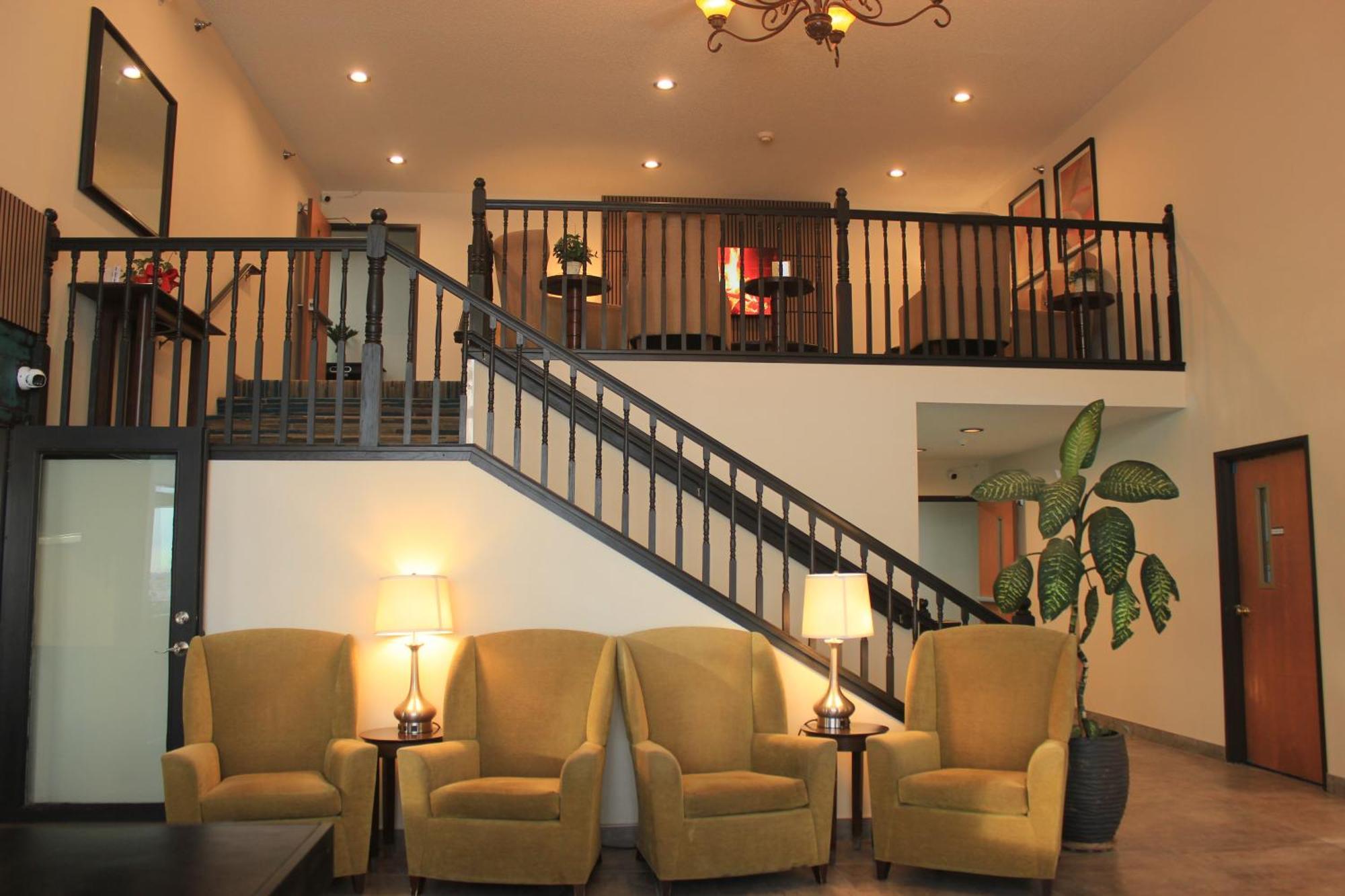 & Suites, A Howard Johnson By Wyndham Alliance