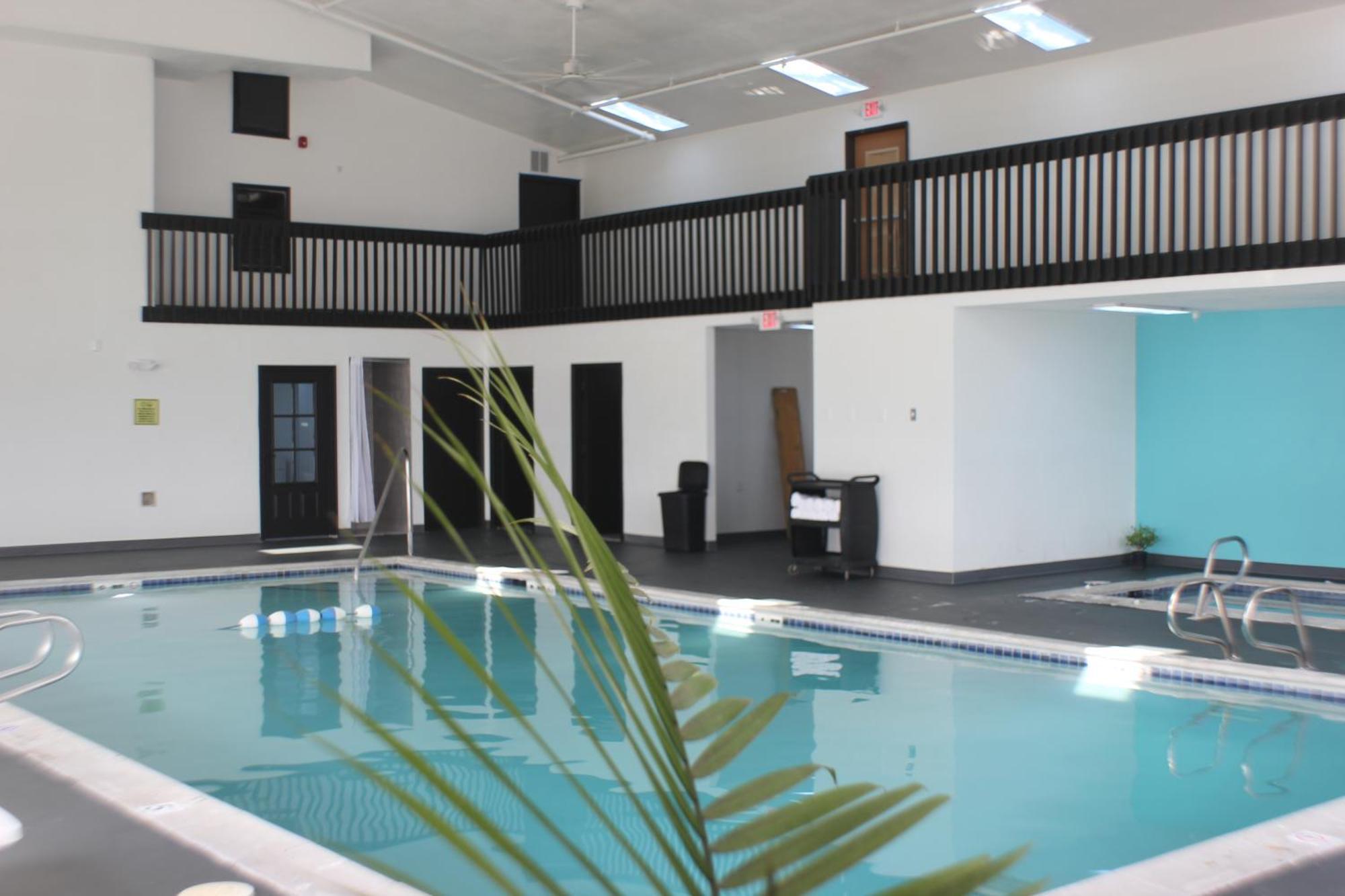 & Suites, A Howard Johnson By Wyndham Hotel Alliance