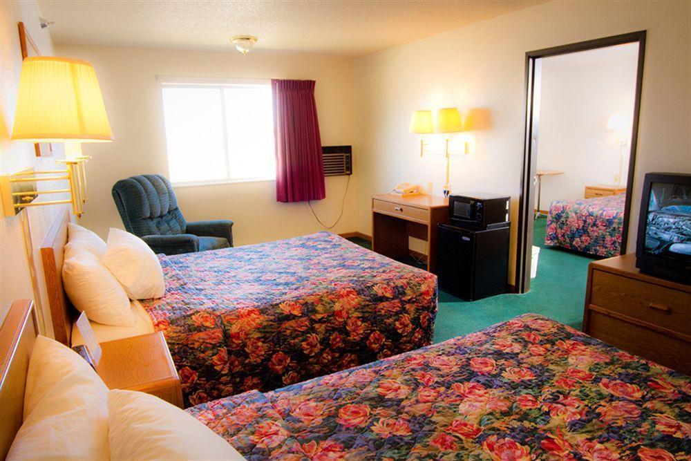 & Suites, A Howard Johnson By Wyndham